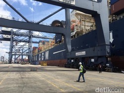 Mengintip Kapal Raksasa Pertama yang Bersandar di RI