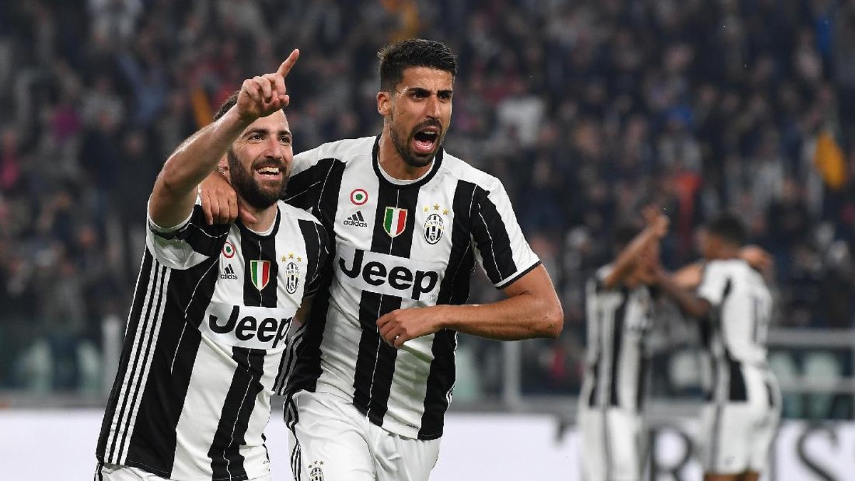 Juventus sedang berusaha mendepak Gonzalo Higuain dan Sami Khedira. (Foto: Getty Images/Valerio Pennicino)