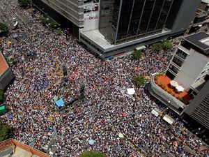 Remaja 17 Tahun Tewas Tertembak dalam Demonstrasi di Venezuela