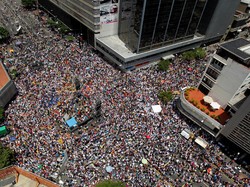 Remaja 17 Tahun Tewas Tertembak dalam Demonstrasi di Venezuela