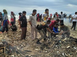 Mengenang Acara Bersih-Bersih Pantai Kedu di Lampung Selatan
