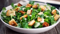 5 Topping Salad yang Diam-Diam Bikin Sehatnya Jadi Berkurang