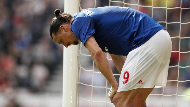 Zlatan Ibrahimovic dikabarkan bergabung dalam latihan Manchester United akhir bulan ini.