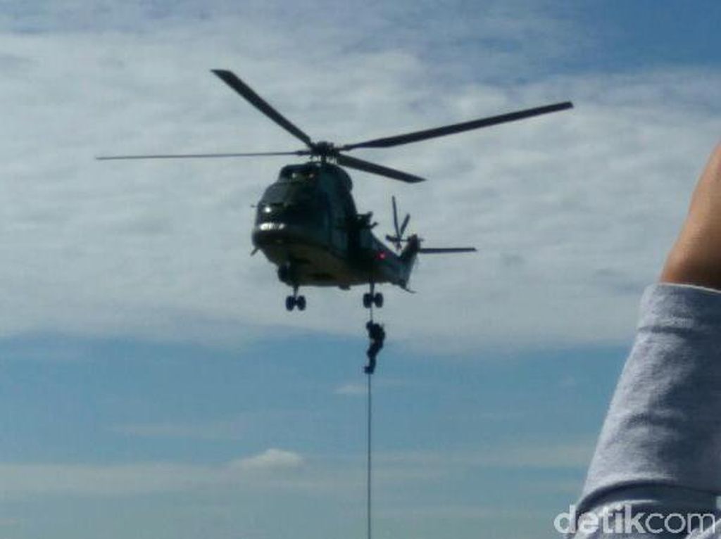 TNI AU Siapkan 5 Heli dan 4 Pesawat Angkut untuk Tol Udara
