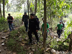 Polisi Lakukan Penyisiran di Lokasi Baku Tembak Teroris di Tuban