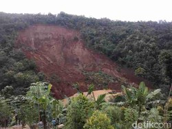 BNPB dan UGM Bangun 24 Sistem Peringatan Dini Bencana Lonsor