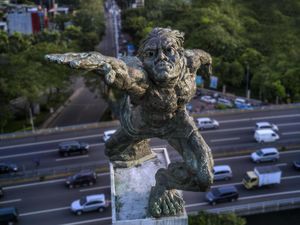 Patung-patung Ikon Kota Jakarta Patung-patung Ikon Kota Jakarta