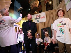 Idih, Ada Kontes Sepatu Paling Bau di Amerika