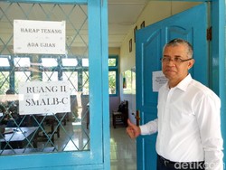 Siswa Difabel di Palembang Lakukan UN Berbasis Kertas