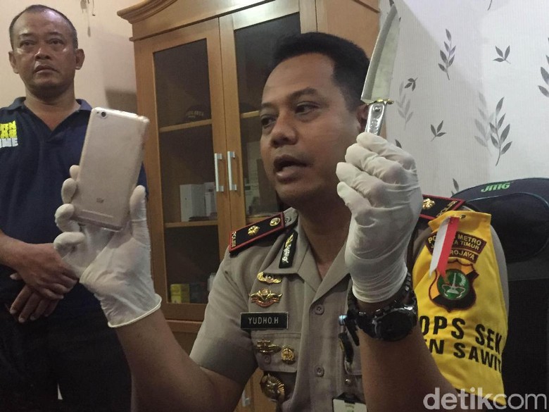 Ini Pisau yang Dipakai Hermawan Todong Penumpang Angkot di Jaktim Ini Pisau yang Dipakai Hermawan Todong Penumpang Angkot di Jaktim