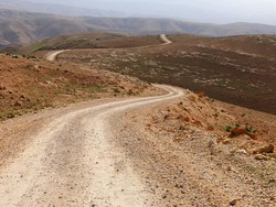 Kisah Perempuan yang Bersepeda dari London ke Iran