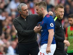 Tepukan di Pundak Luke Shaw dan Pujian Mourinho