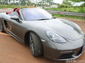 Melesat dengan Mobil Sport dan Wah, Porsche 718 Boxster
