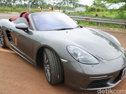 Melesat dengan Mobil Sport dan Wah, Porsche 718 Boxster