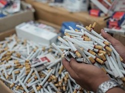 Jutaan Batang Rokok dan Ratusan Miras Ilegal Dimusnahkan