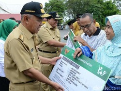 Pemprov Riau Beri Bantuan Alkses dan Alat Pertanian ke Pemkab Inhu