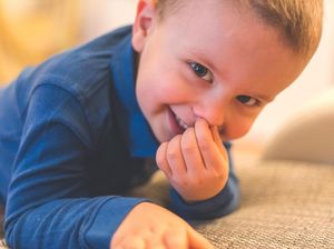 Memahami Batita yang Memandang Genit Orang Lain