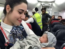 Ketika Kru dan Penumpang Bantu Kelahiran Bayi di Pesawat