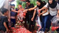 Tegarnya Putra Renita Sukardi Lepas Kepergian Sang Bunda