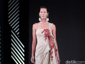 Foto: Koleksi Andreas Odang di Fashion Nation 2017