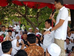 Ke Sandiaga, Ibu Rebo Minta Pelatihan Baca-Tulis