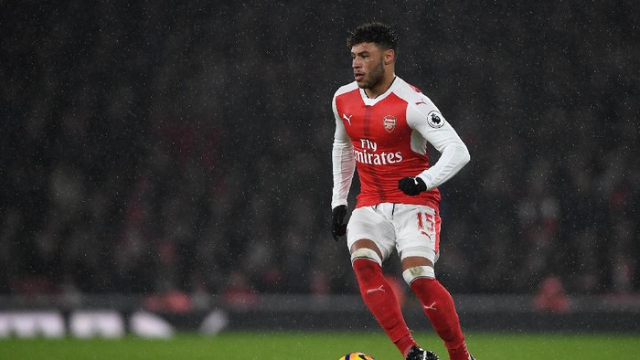 Arsenal Diminta Pertahankan Chamberlain yang Serba Bisa