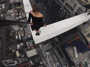 Selfie Bertaruh Nyawa, Tanda Gangguan Jiwa? Selfie Bertaruh Nyawa, Tanda Gangguan Jiwa?