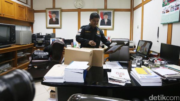 Terakhir Jadi Ketua KPU, Juri Berkemas