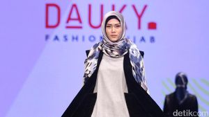 Foto: Koleksi DAUKY Fashion Hijab di Muslim Fashion Festival 2017