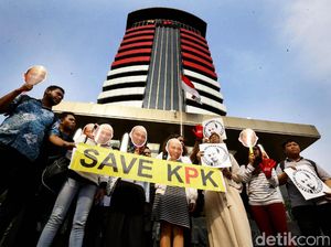 Novel Dipolisikan, Keluarga: Kita Hadapi dan Jalani