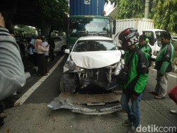 4 Mobil Kecelakaan Beruntun di Kelapa Gading