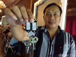 Pemkot Solo Bagikan Kunci Kios Pasar Klewer