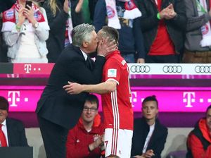 Tentang Kecupan Ancelotti ke Ribery, yang Bikin Robben Sedikit Iri