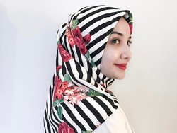 Foto: Printed Scarf, Tren Kerudung yang Dipakai Zaskia Hingga Dian Pelangi