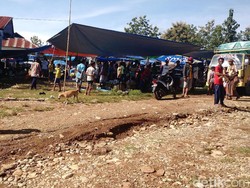 Dolar Mengalir Deras di Pasar Tepi Sungai Malibaka