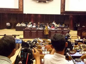 Mikrofon Meja Dimatikan, Paripurna DPD Memanas