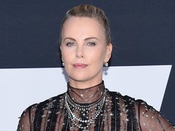 Foto: Gaya Terbaik Charlize Theron di Premier Fast and Furious 8