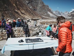 Begini Aksi DJ Asal Inggris di Pesta Musik Tertinggi Dunia di Everest
