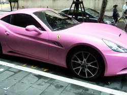 Warna Merah Muda Bukan Budaya Ferrari