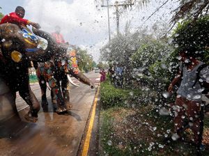 Serunya Basah-basahan di Festival Songkran