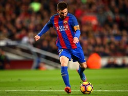 Kaki Kiri Messi yang Amat Mengancam Gawang Buffon