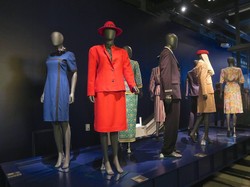 Cerita Pria yang Punya 1.395 Seragam Pramugari