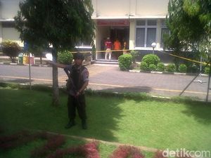 Ini Identitas Pria Bercadar yang Serang Mapolres dan Lukai 2 Polisi