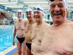 Tim Renang Lansia Asal Sydney Pecahkan Rekor