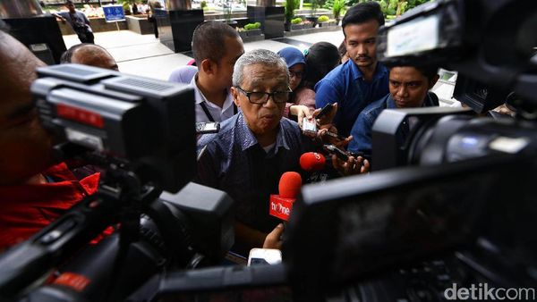 Novel Diteror Air Keras, Sejumlah Tokoh Datangi KPK