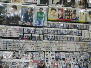 Toko Merchandise KPop Murah di Bawah Tanah Seoul