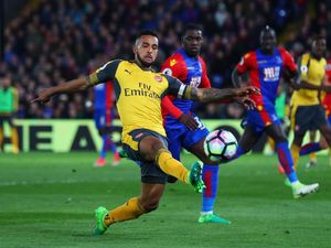 Arsenal Dipermalukan Palace, Walcott Minta Maaf