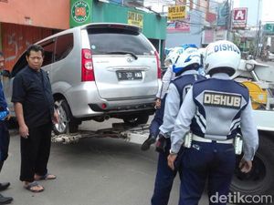 Warga Protes Mobilnya Diderek di Depan Rumah, Ini Kata Dishub Warga Protes Mobilnya Diderek di Depan Rumah, Ini Kata Dishub
