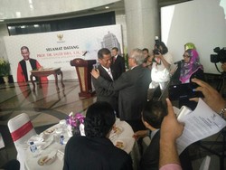 Hakim MK Saldi Isra Langsung Tanda Tangani Pakta Integritas