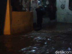 Cipinang Melayu Jaktim Banjir, Warga Mulai Mengungsi